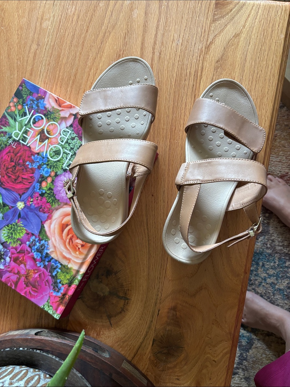 Vionic Women's Tan Leather Slingback Sandals - Picture 6 of 6